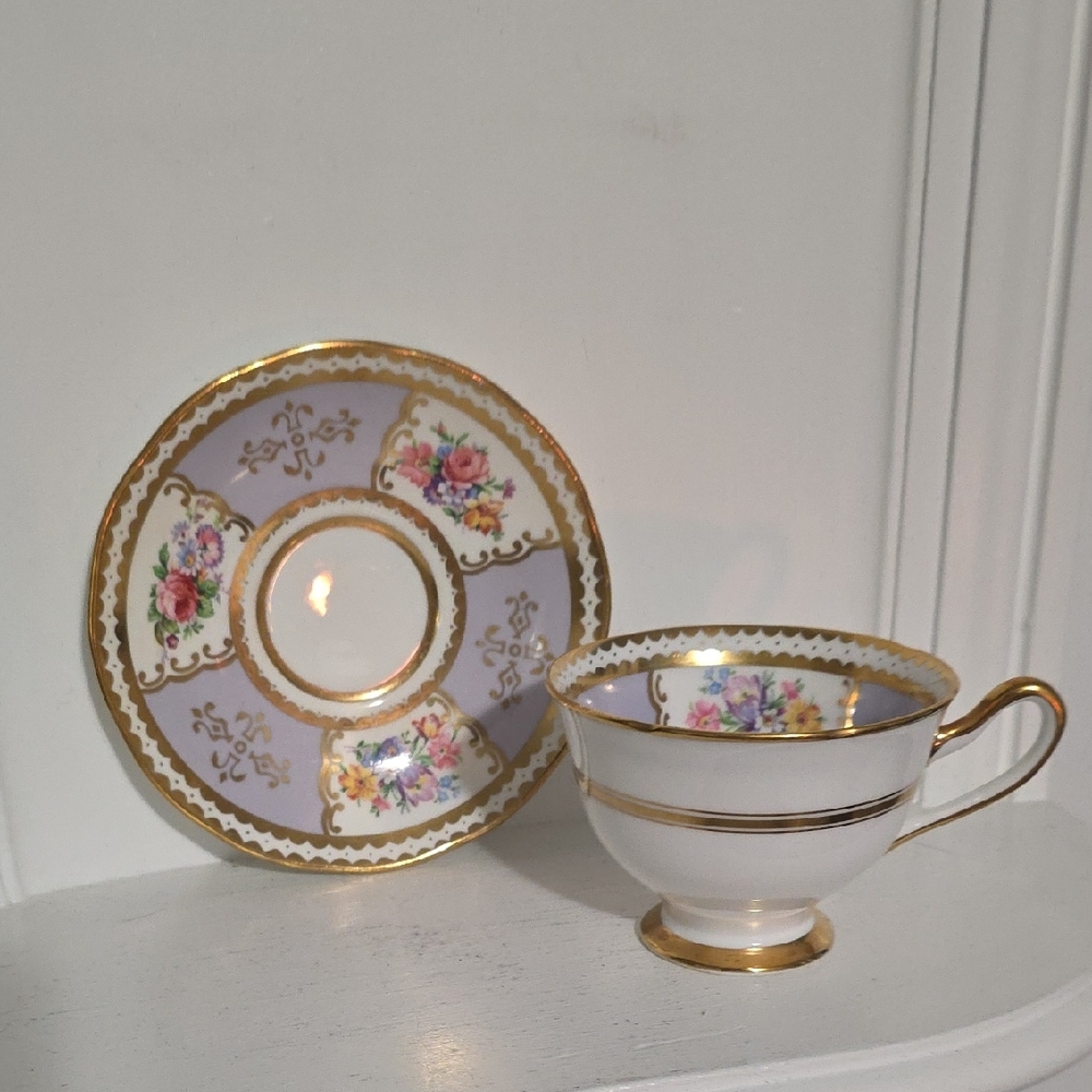 Rare vintage Salisbu purple mauve tea cup & saucer with pinkRoses & gold